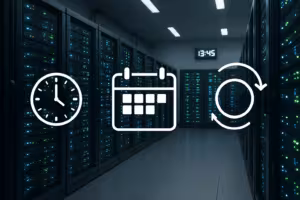 Sala server con display digitali e icone di programmazione per l'automazione dei cronjob